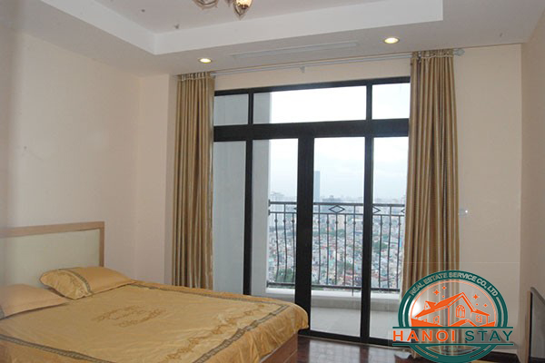 Good Size Three Bedroom Apartment In R2 Building Vinhomes