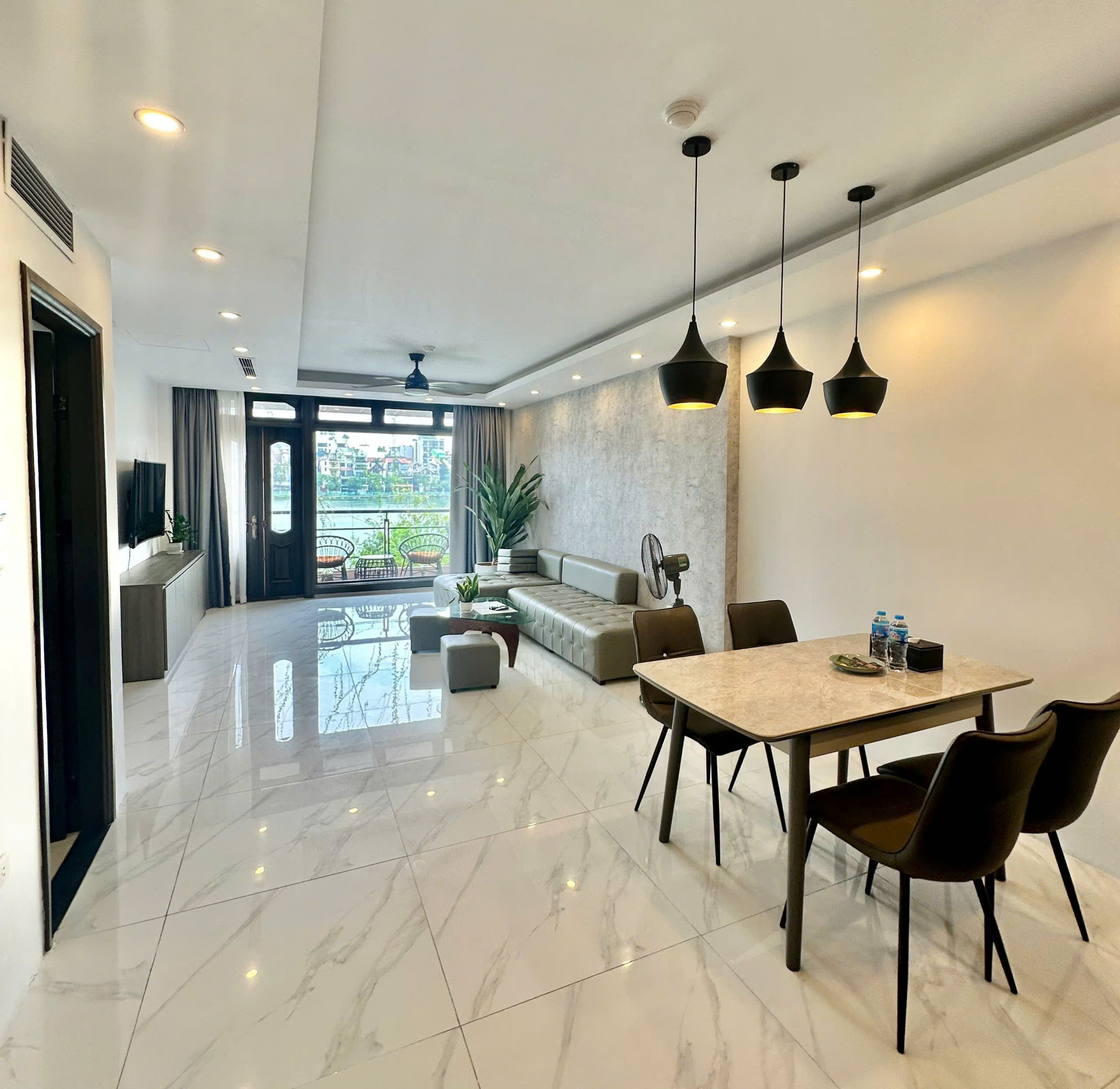 Beautiful Lake View 02 Bedroom Apartment for rent in Quang An street, Tay Ho