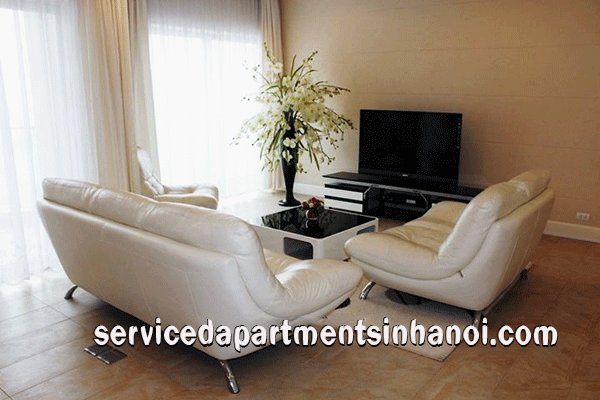 Bright and Airy Three bedroom apartment in Golden West Lake