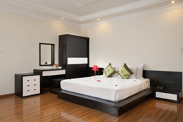 Bright One bedroom Apartment rental in Lang Ha st, Dong Da, High Quality Furniture