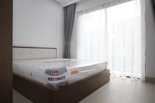 Bright one bedroom apartment rental near Intercontinental hotel in West lake