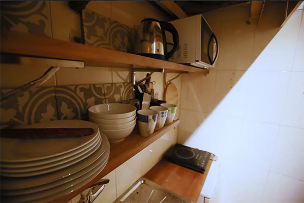 Cheap Studio Apartment Rental near Thong Nhat Park, Hai Ba Trung District