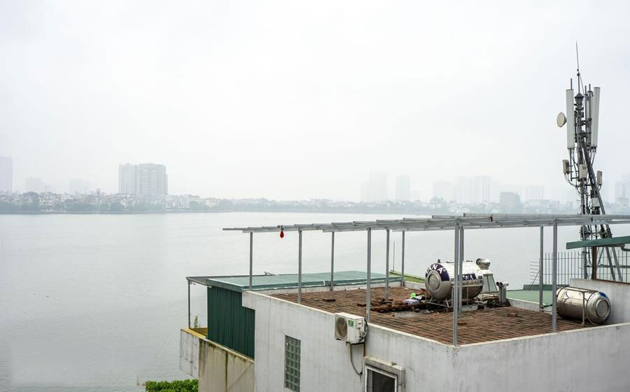 *Lake view Apartment for rent in Dang Thai Mai Area, Tay Ho, 2 BRs, High Quality Furniture*