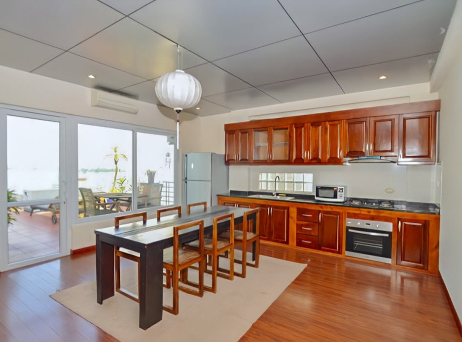 Lake view & Big balcony 2 bedroom apartment for rent on Tu Hoa street, Tay Ho