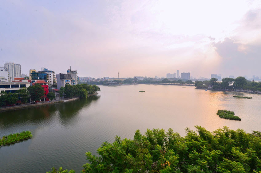 *Large balcony & Magnificent Serviced Apartment Rental in Truc Bach, Ba Dinh*