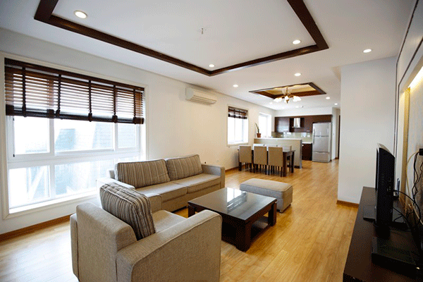 Spacious bright rental three bed serviced apartment near Thong nhat Park