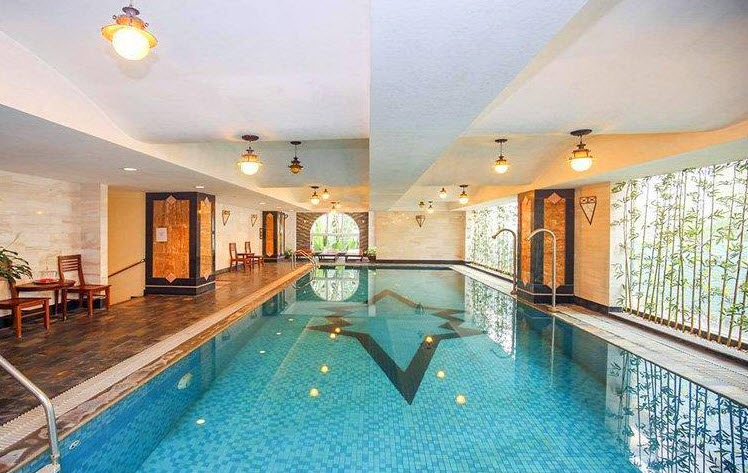 Top floor apartment in Tay Ho, wide and nice services  with good size balcony, gym & pool