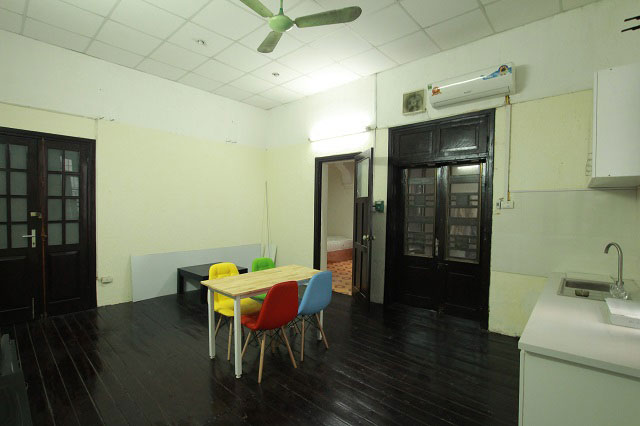 Vintage 1 Bedroom Apartment in Trieu Viet Vuong Street, Hai Ba Trung District, Budget Price