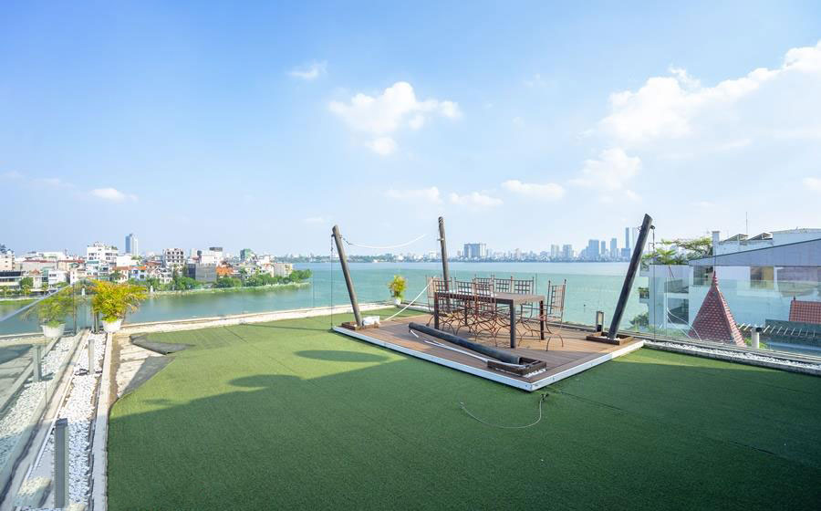Wow! Breathtaking views & Unique Balcony Apartment for rent in Xuan Dieu, Tay Ho