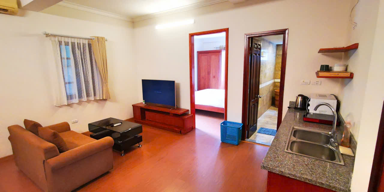  FULLY FURNISHED 1 BR APARTMENT FOR RENT IN VAN CAO, BA DINH
