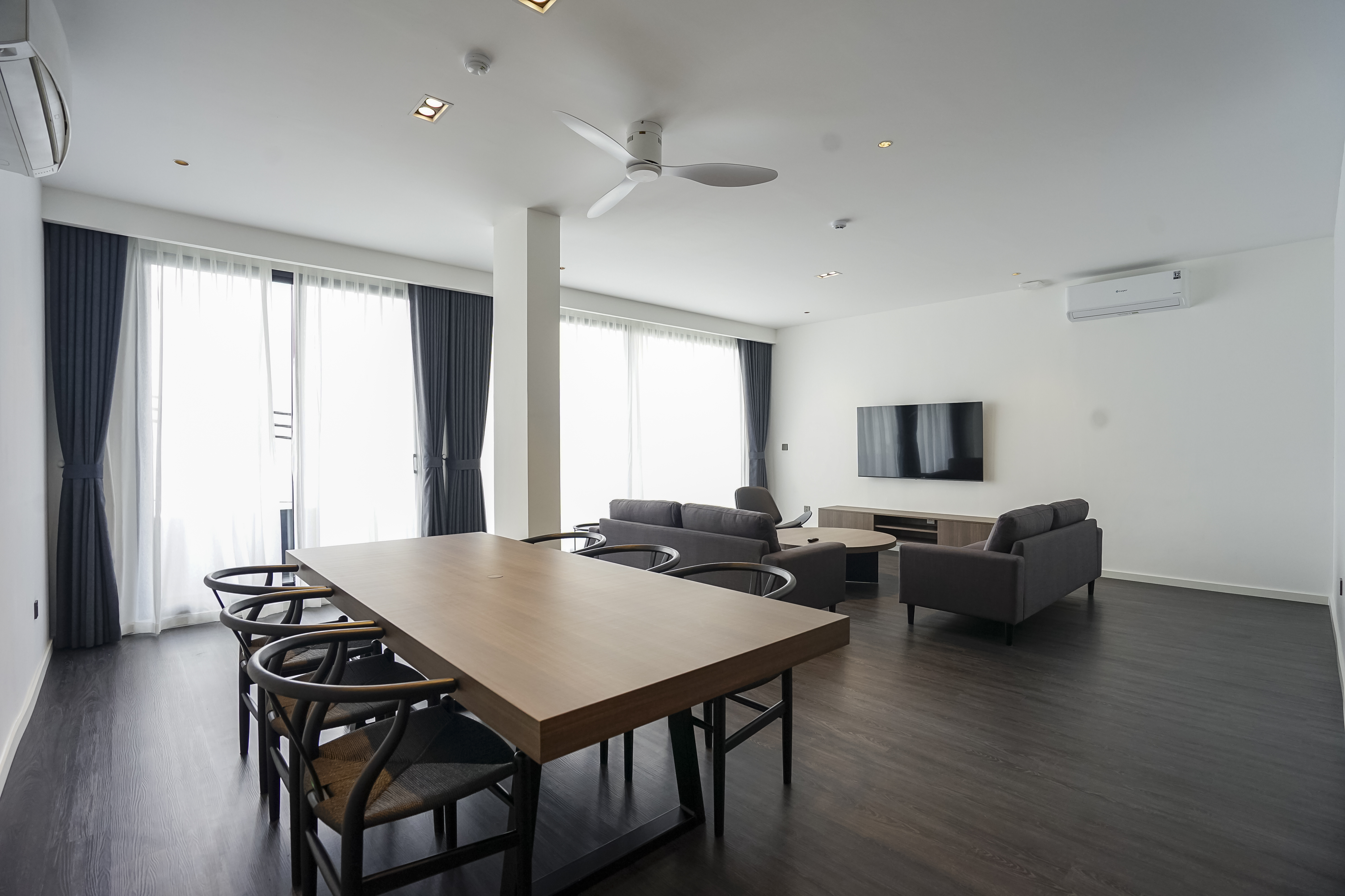 ✨ PRIME WEST LAKE LIVING: LUXURY 3-BEDROOM APARTMENT FOR RENT ✨ 📍 Quang An, Tay Ho District, Hanoi