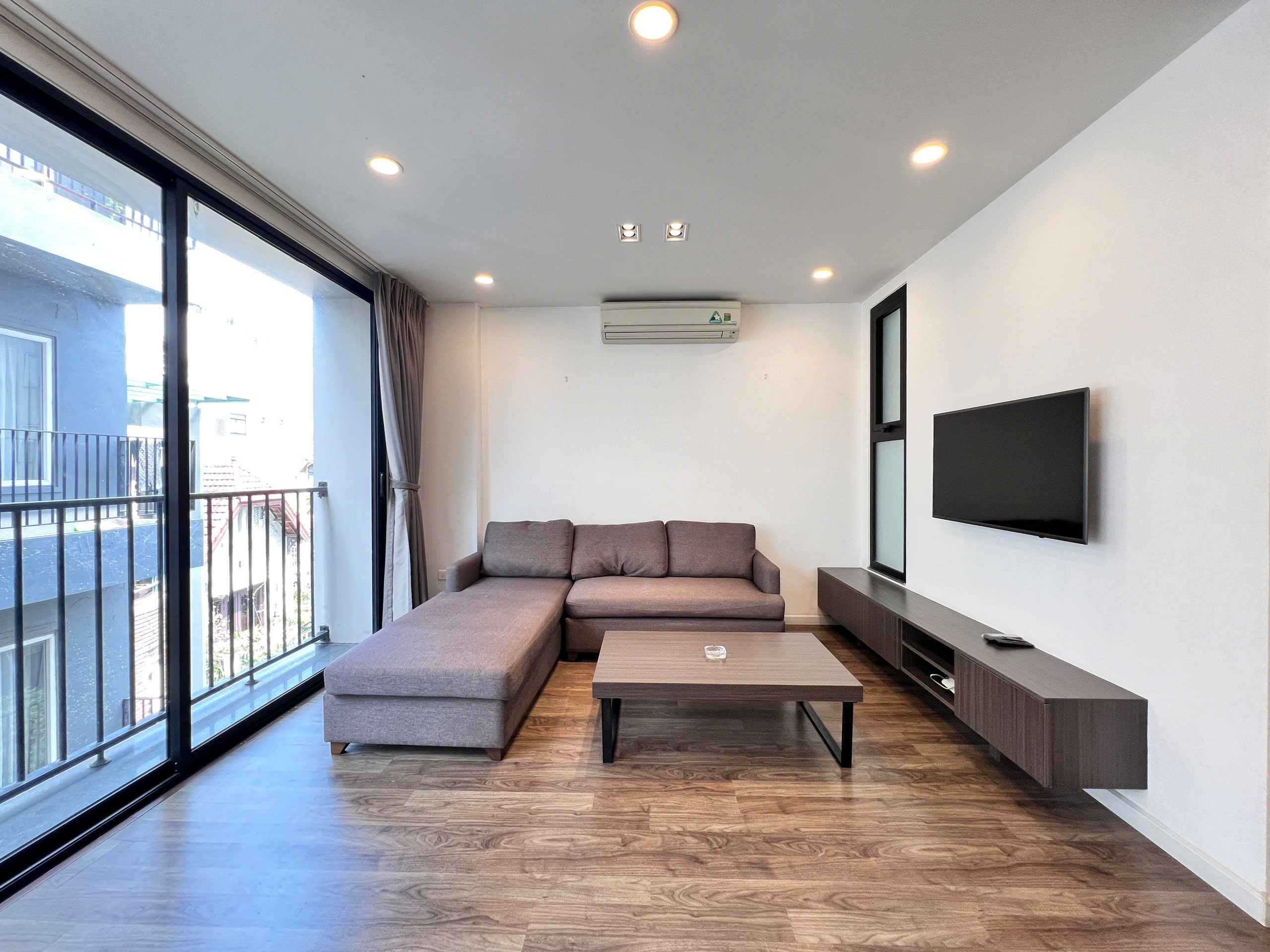 🌟 MODERN 2BR - 2BATH APARTMENT (70m²) WITH BALCONY IN TO NGOC VAN, TAY HO - PREMIUM FURNISHINGS!