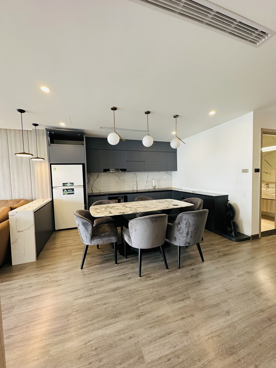 🌟 Stunning 2-Bedroom Lakeview Apartment Near Lotte Tower – Your Dream Home Awaits! 🌟